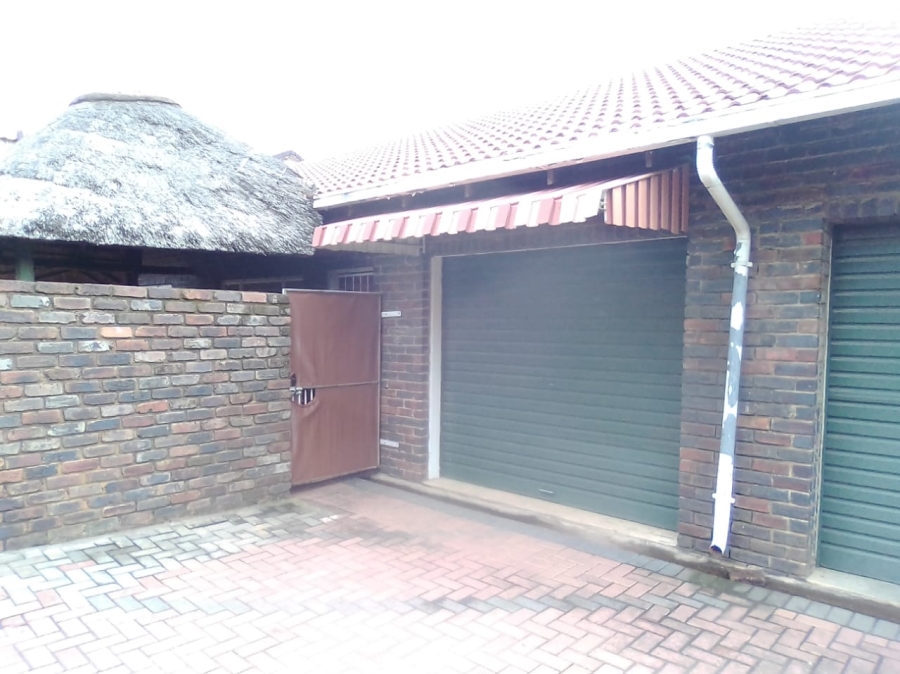 To Let 2 Bedroom Property for Rent in Lower Bo-dorp North West